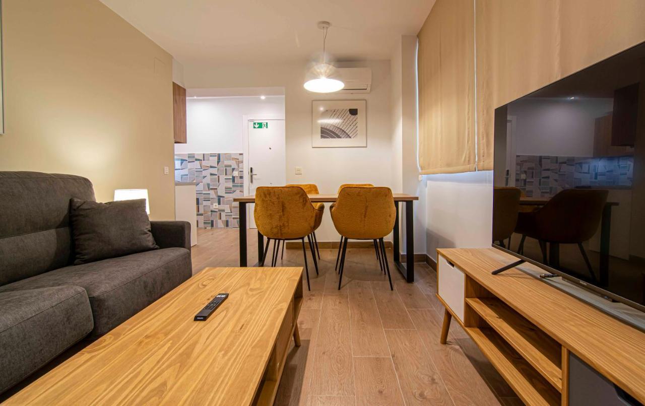 Apartamentos 1 Abril Малага Екстериор снимка