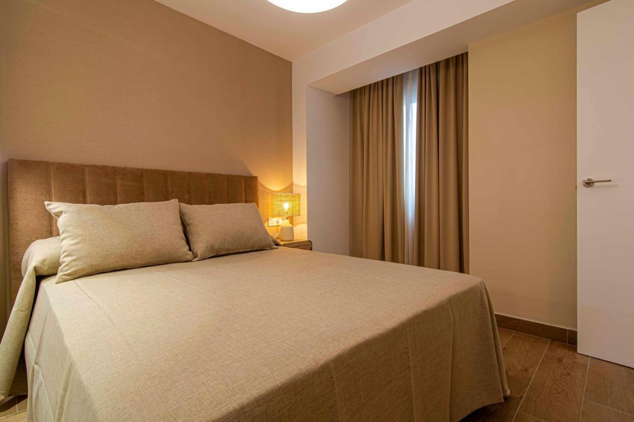 Apartamentos 1 Abril Малага Екстериор снимка