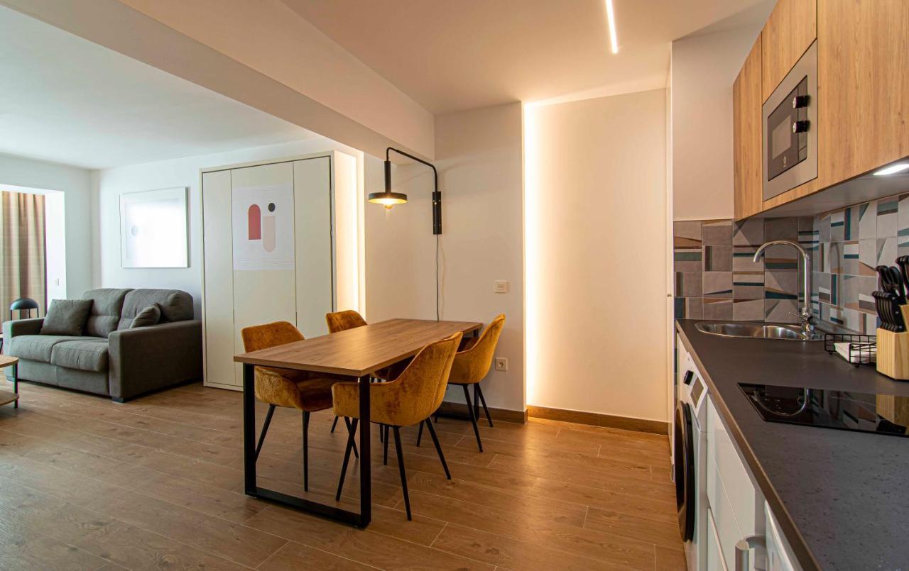 Apartamentos 1 Abril Малага Екстериор снимка