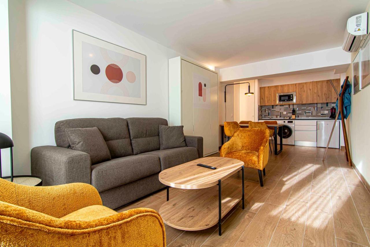 Apartamentos 1 Abril Малага Екстериор снимка