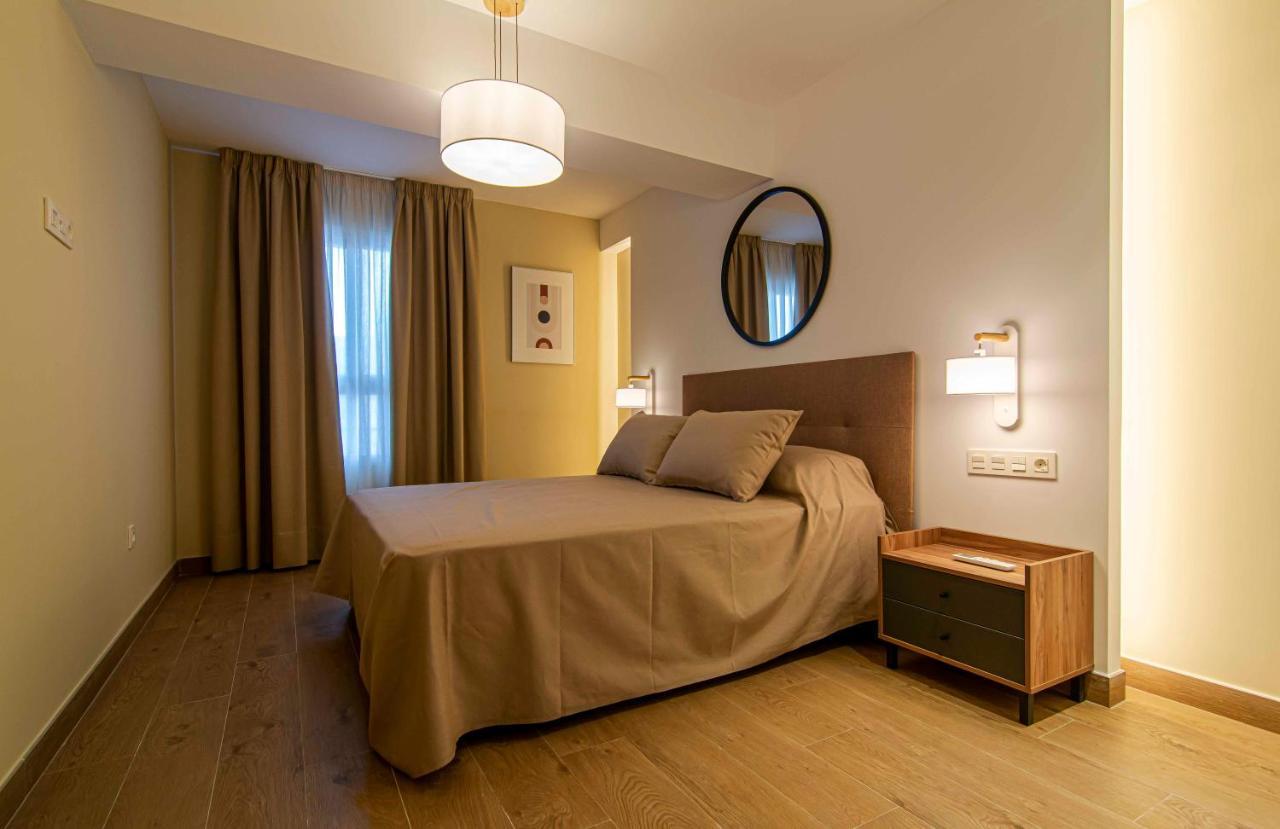 Apartamentos 1 Abril Малага Екстериор снимка