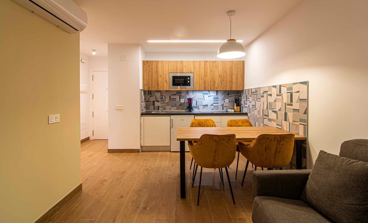 Apartamentos 1 Abril Малага Екстериор снимка