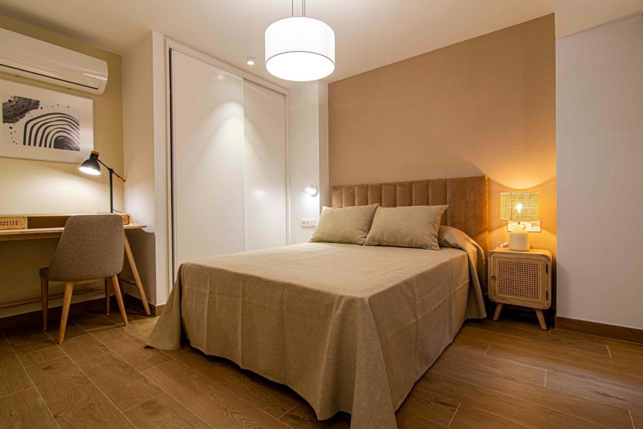 Apartamentos 1 Abril Малага Екстериор снимка