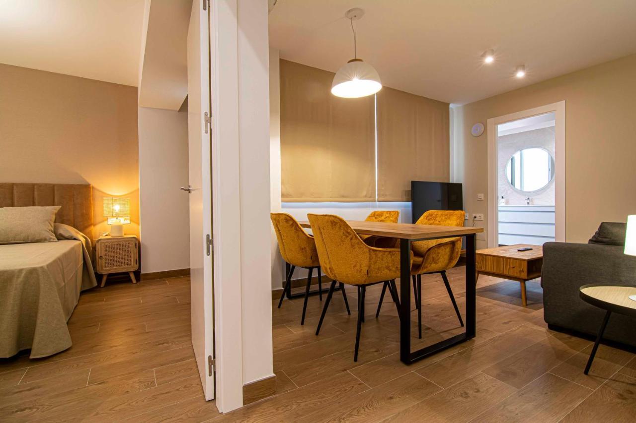 Apartamentos 1 Abril Малага Екстериор снимка