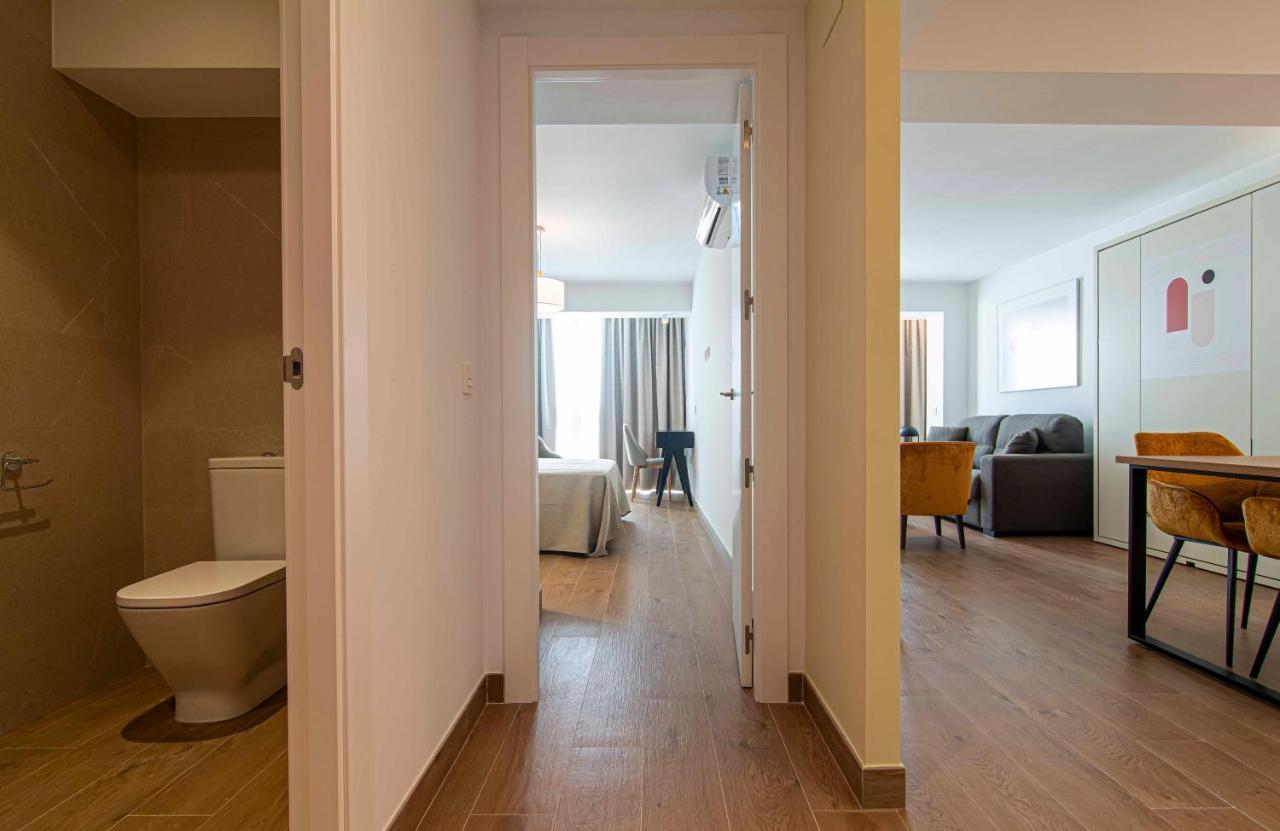 Apartamentos 1 Abril Малага Екстериор снимка