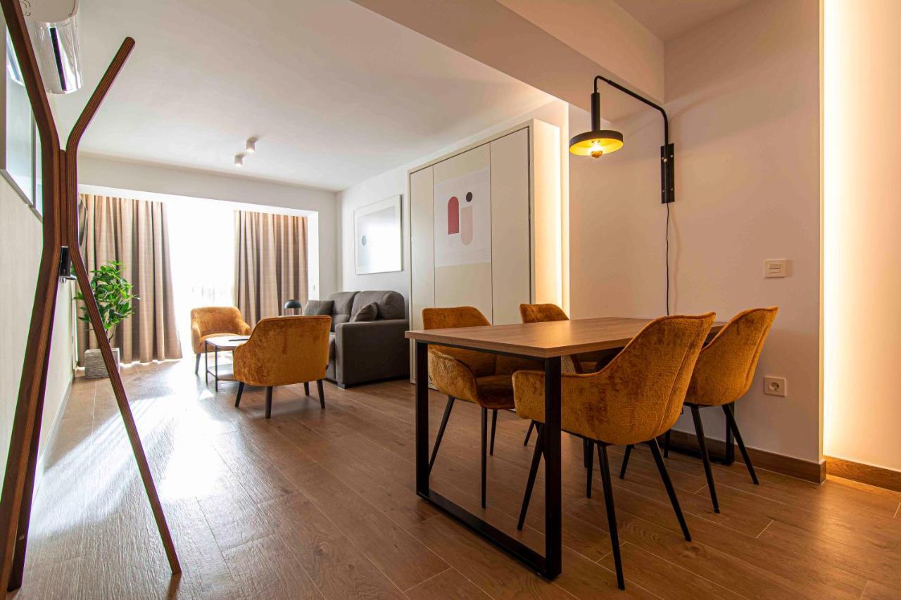 Apartamentos 1 Abril Малага Екстериор снимка