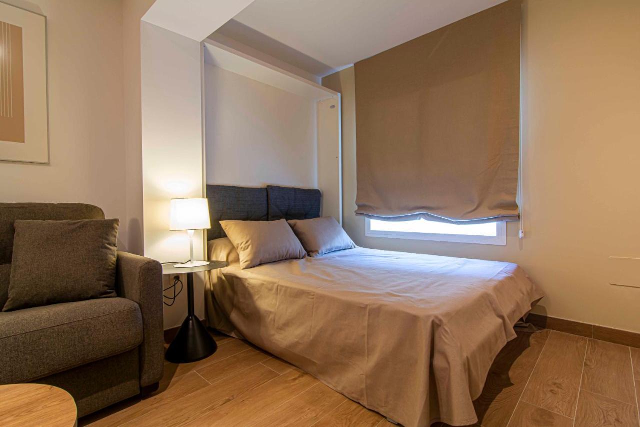 Apartamentos 1 Abril Малага Екстериор снимка