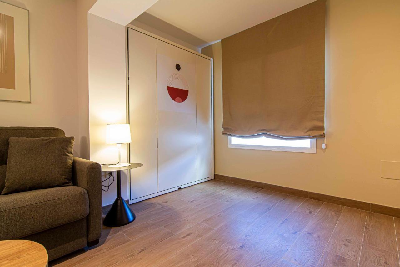 Apartamentos 1 Abril Малага Екстериор снимка