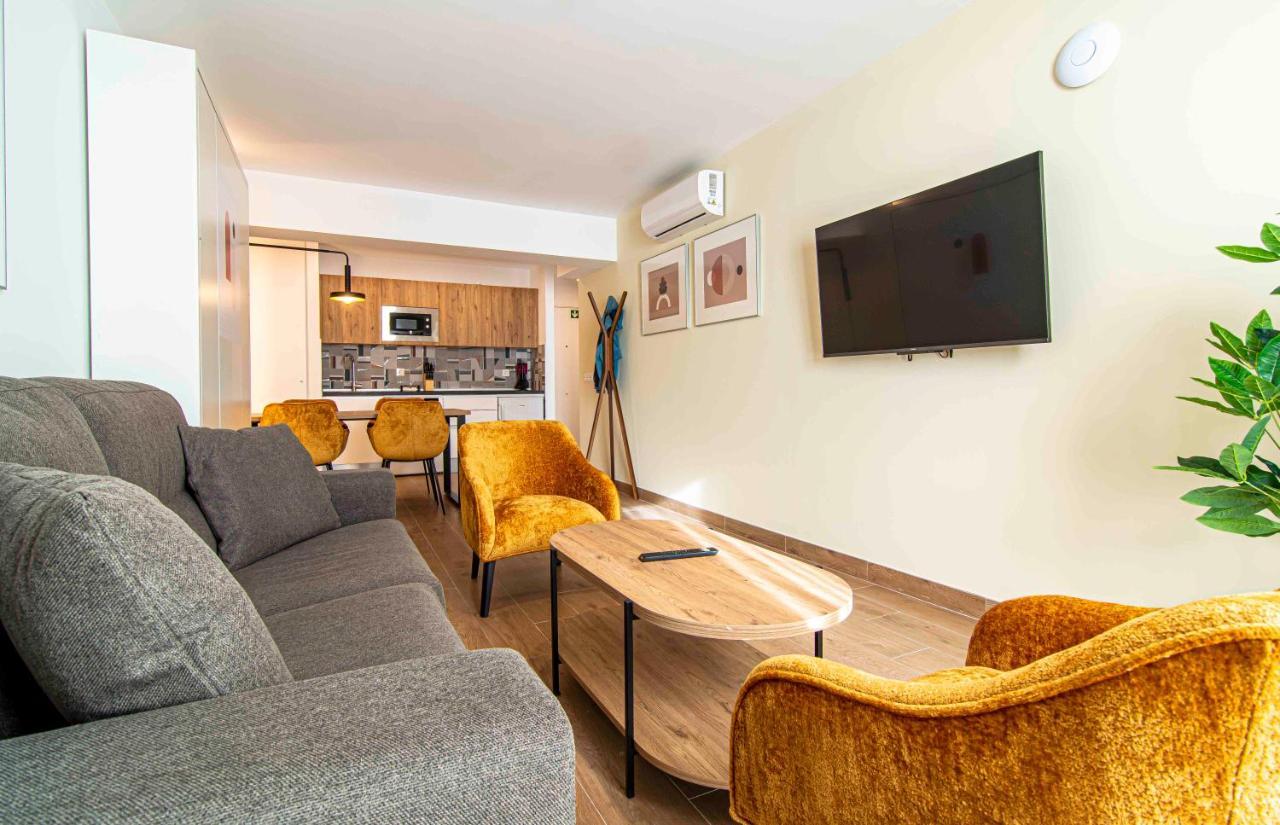 Apartamentos 1 Abril Малага Екстериор снимка