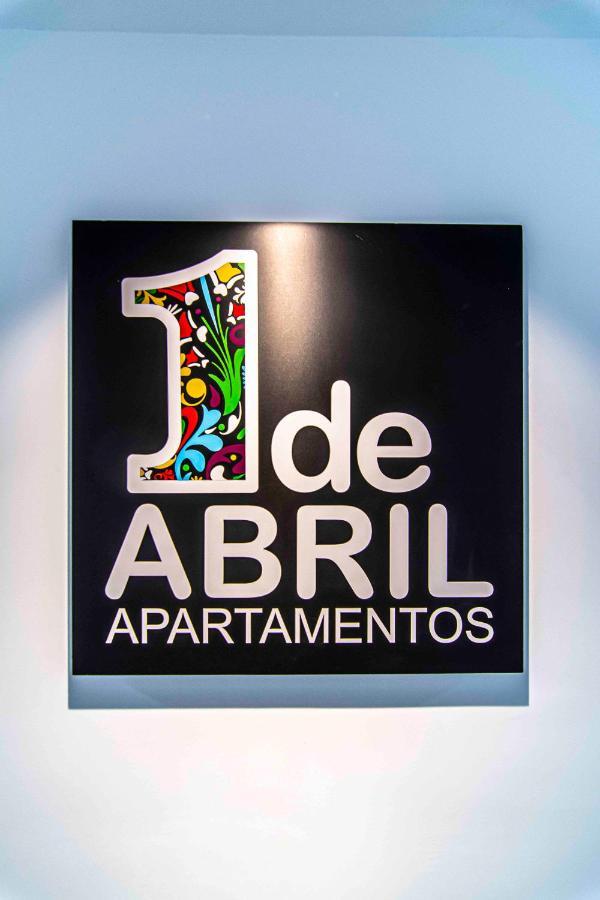 Apartamentos 1 Abril Малага Екстериор снимка