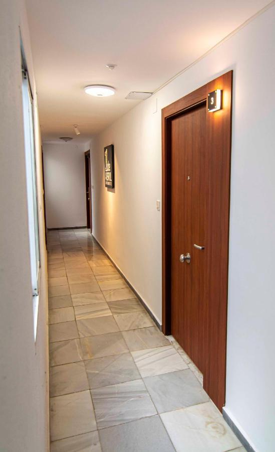 Apartamentos 1 Abril Малага Екстериор снимка